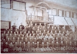移民する前に撮影したと思われる集合写真