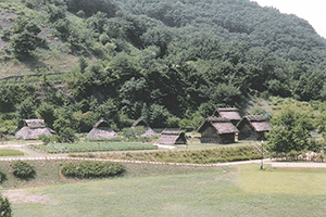科野の里公園と科野のムラの様子